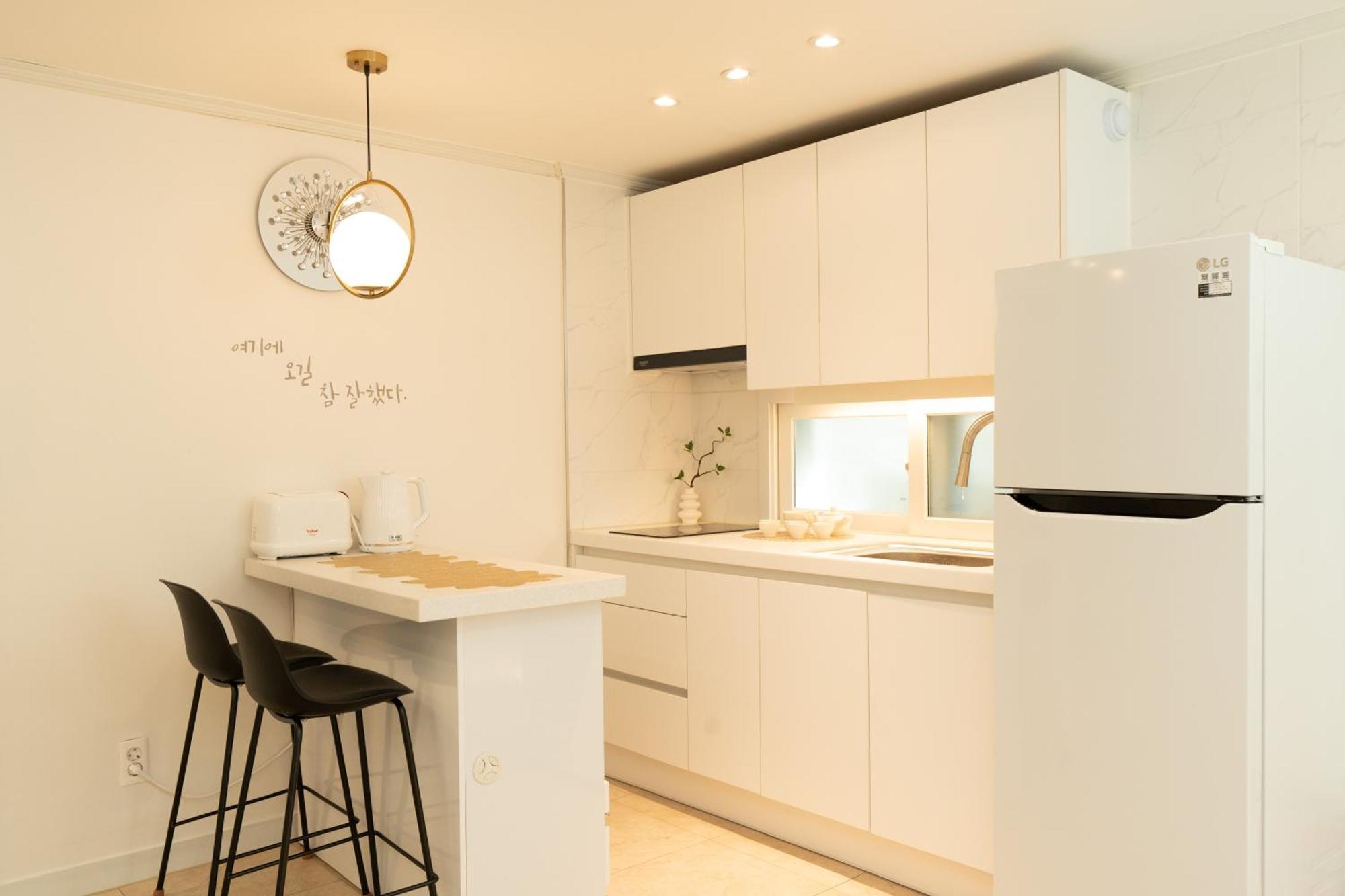 Apartment Cozy House- Yongsan, Itaewon, Noksapyeong Station, 2r3b